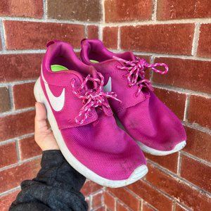 NIKE ROSHE RUN PINK SIZE 5